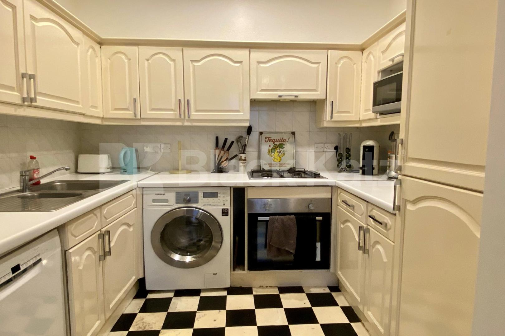 Spacious two bedroomed lower ground garden flat Alderney Street, Victoria / Pimlico